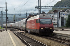 InterCity švýcarských drah projíždí stanicí Olten