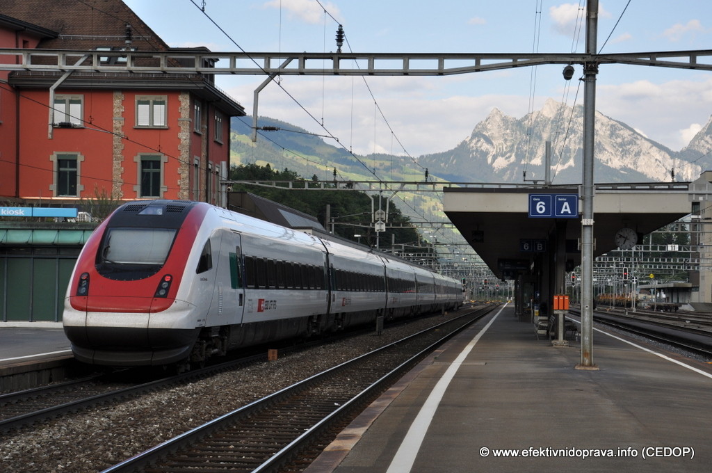 Souprava ICN ve stanici Arth-Goldau, Švýcarsko