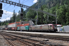 Nákladní vlak ve stanici Kandersteg, Švýcarsko. Ilustrační foto