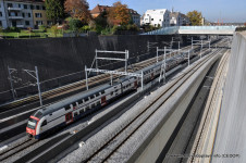 Zürich, Oerlikon, Švýcarsko. Tři dvojkolejné tratě do hlavního nádraží. Ilustrační foto